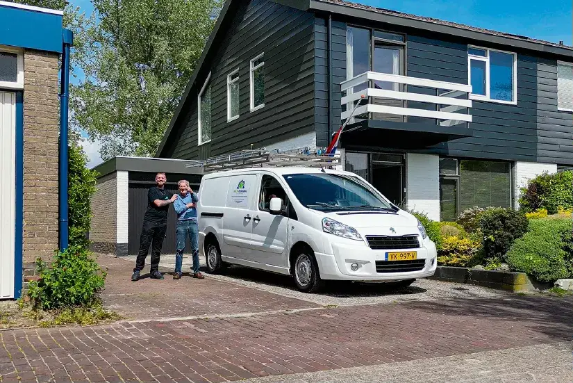 Schoonmaakbedrijf Leeuwarden in actie bij een woning in de buurt van Leeuwarde